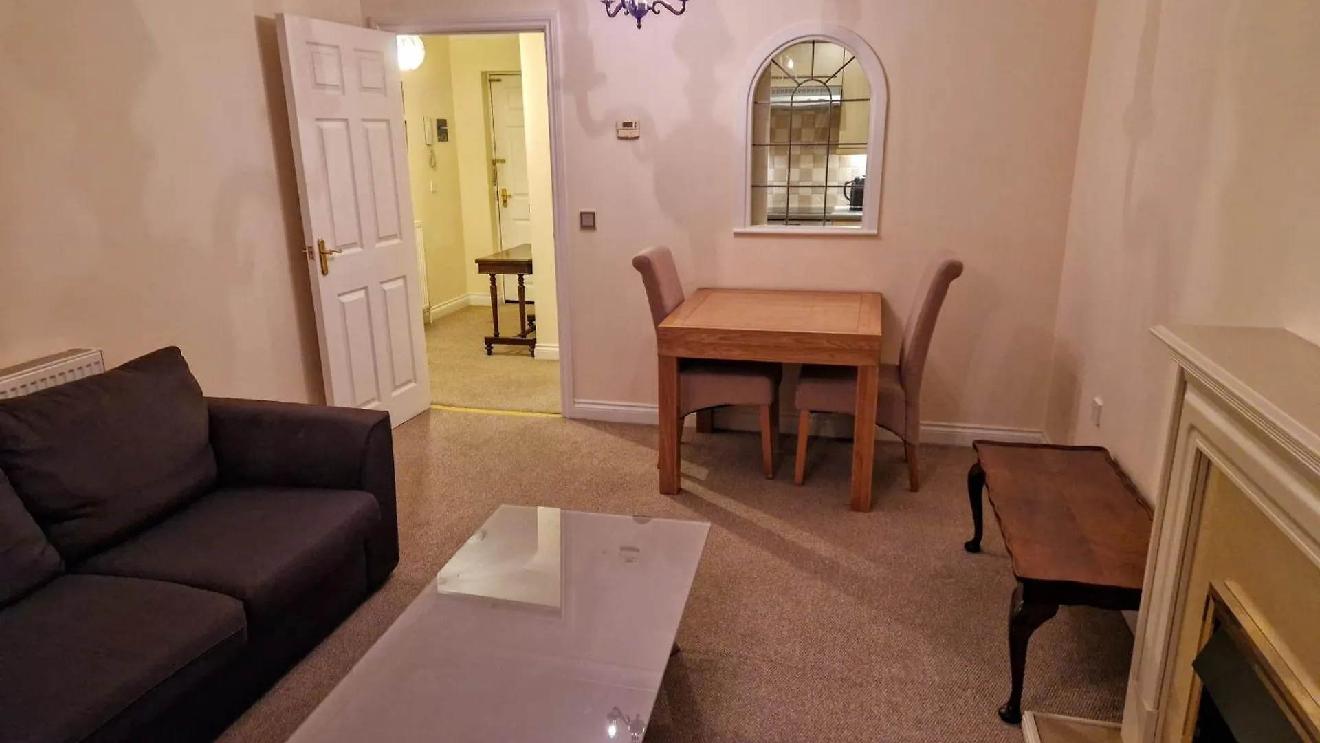 Charming 2-Bed Apartment In Central Southampton